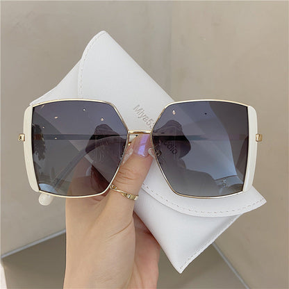 SkyLine – Gafas de Sol Doble Ceja para la Mujer con Mirada de Poder
