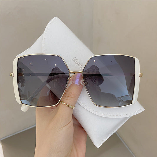 SkyLine – Gafas de Sol Doble Ceja para la Mujer con Mirada de Poder